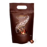 Palline di cioccolato LINDOR con nocciole, sacchetto da 1 kg + botte di Sherry Johnnie Walker da 0,7 litri