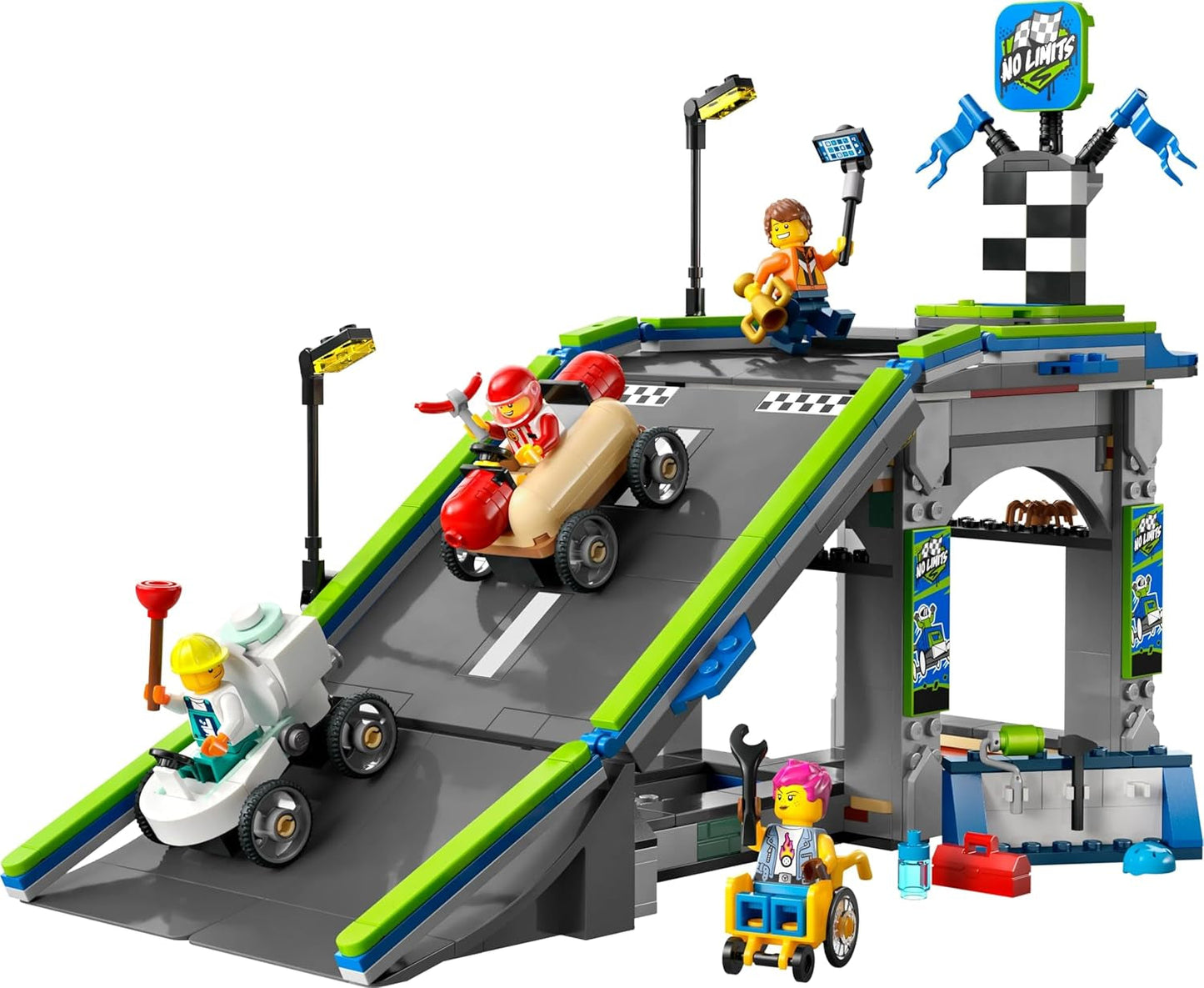 LEGO City No Limits: Soapbox Race With Ramp - Giocattolo da costruzione per ragazzi e ragazze dai 6 anni - Set con 2 scatole di sapone e 4 minifigure di Racer - Idea regalo per bambini 60460 Set di costruzione Besuche den LEGO-Store