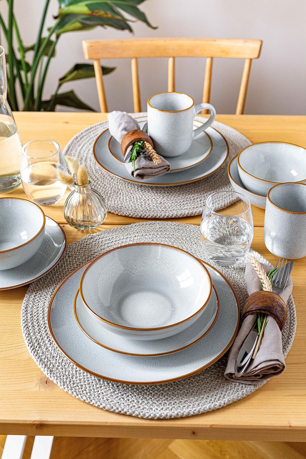 MÄSER Mabella, Servizio di stoviglie vintage per 4, servizio combinato da 20 pezzi con raffinata smaltatura reattiva e raffinato bordo marrone, Gres, Grigio-Beige