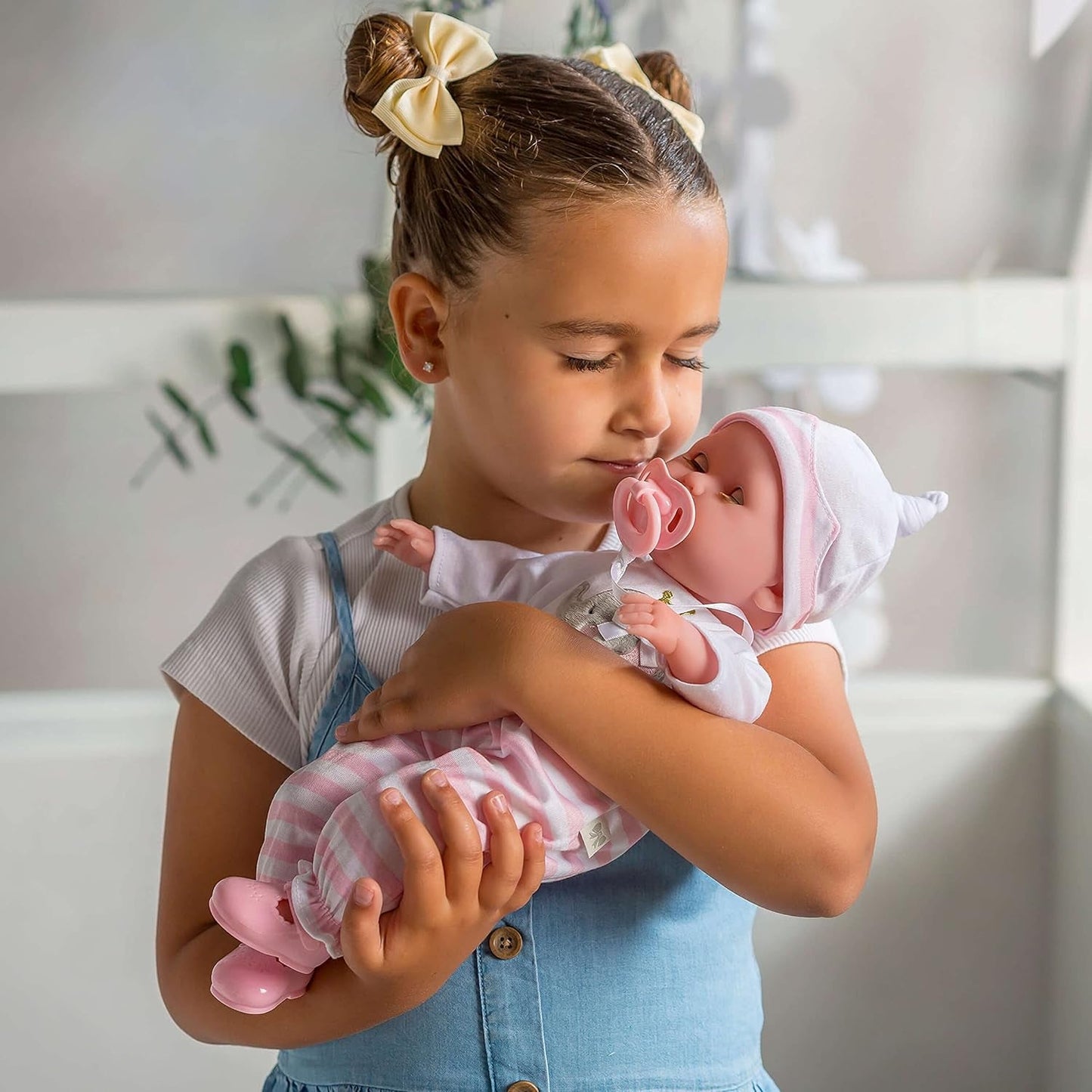 JC Toys - Berenguer Boutique bambola morbida e realistica a bocca aperta/chiusa da 38 cm, set regalo da 10 pezzi, biberon, sonaglio, ciuccio e accessori, rosa, dai 2 anni in su