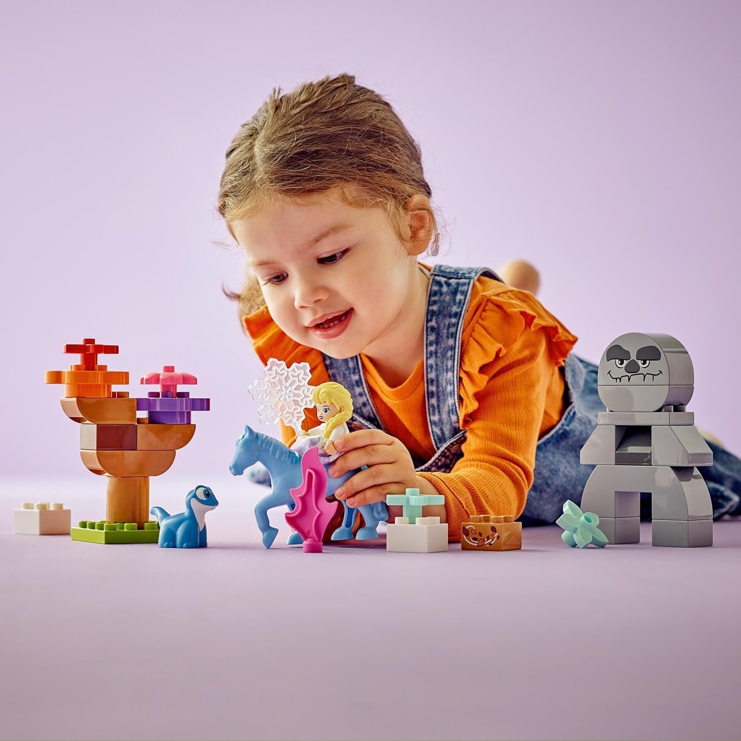 LEGO DUPLO | Disney ELSA e Bruni nella foresta incantata, Ice Queen 4 personaggi giocattolo per bambini di 2 anni, regalo prescolare per ragazze e ragazzi 2+ anni, basato su Frozen 2 10418 Set da costruzione Beuche den LEGO-Store