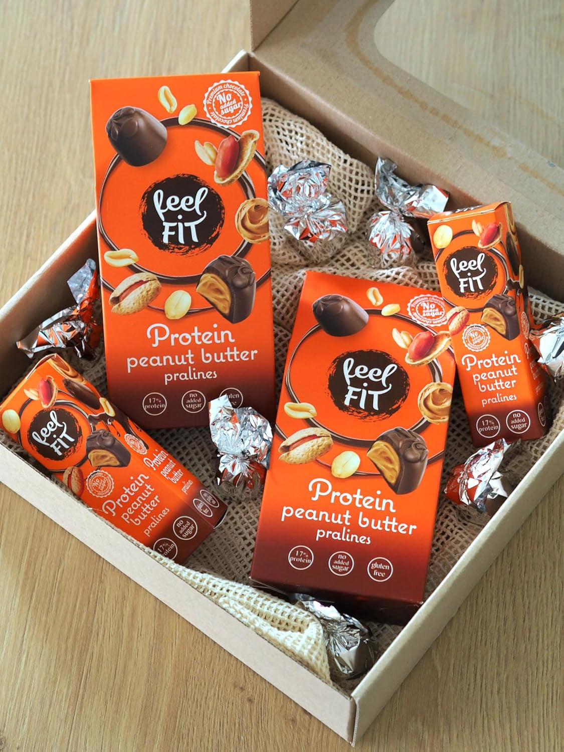 Feel FIT Praline proteiche al burro di arachidi in cioccolato al latte di alta qualità, senza zuccheri aggiunti, 17% di proteine, senza glutine 66g (1 confezione)