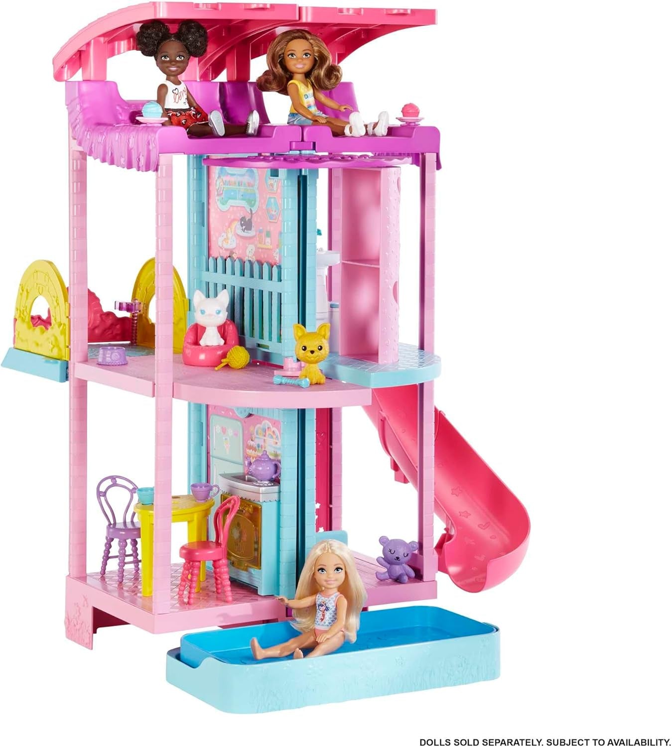 Barbie Chelsea Playhouse - 3 piani trasformabili, aree gioco segrete, ascensore, piscina, scivolo, 2 animali domestici e oltre 20 accessori, per bambini dai 3 anni in su, HHX44 Naty Shop Dollhouses