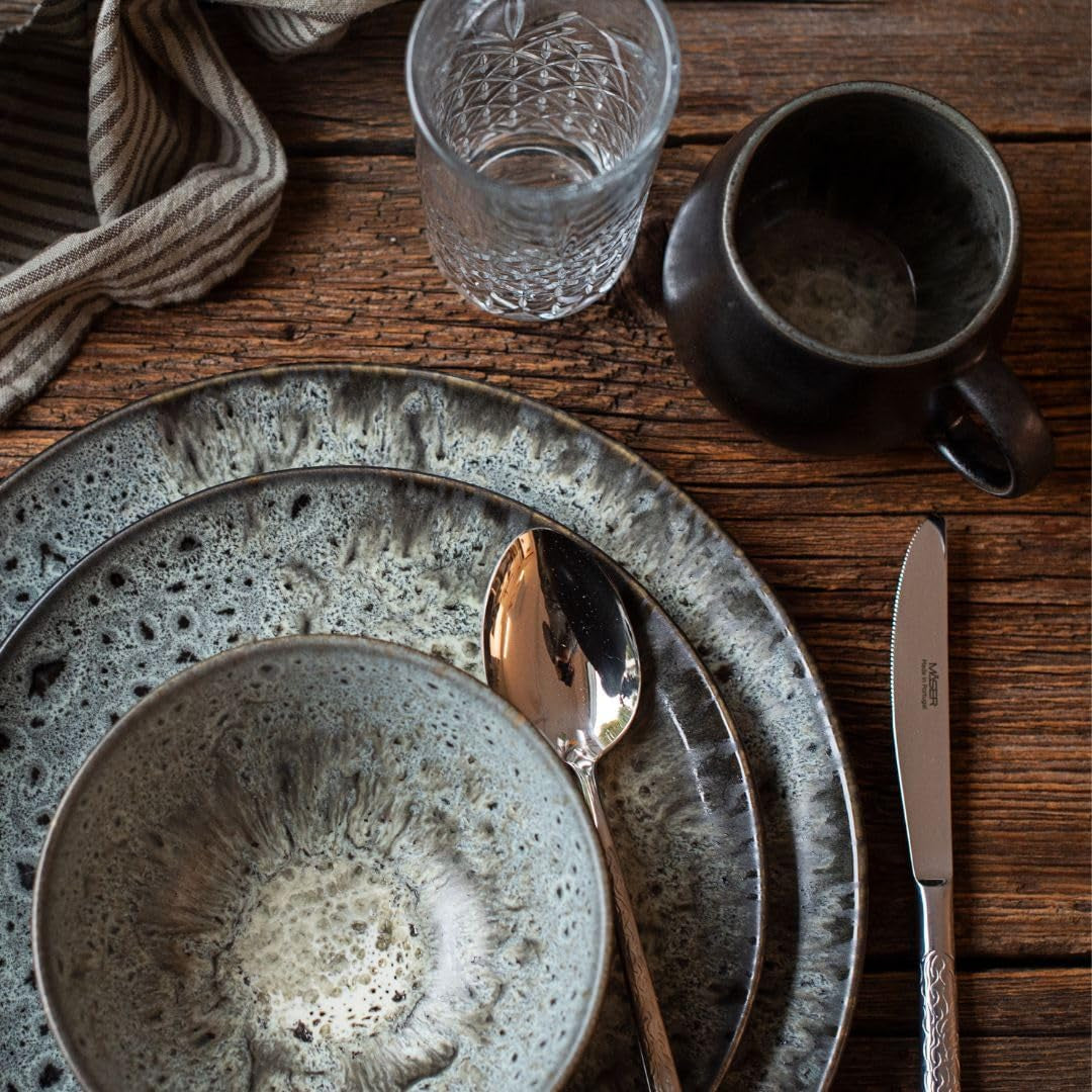 MÄSER Carellia set da colazione da 12 pezzi - ceramica dal Portogallo - smalto reattivo - 4 piatti da dessert 23 cm, 4 ciotole 15 cm, 4 tazze da caffè 430 ml - lavabili in lavastoviglie e microonde, grigio
