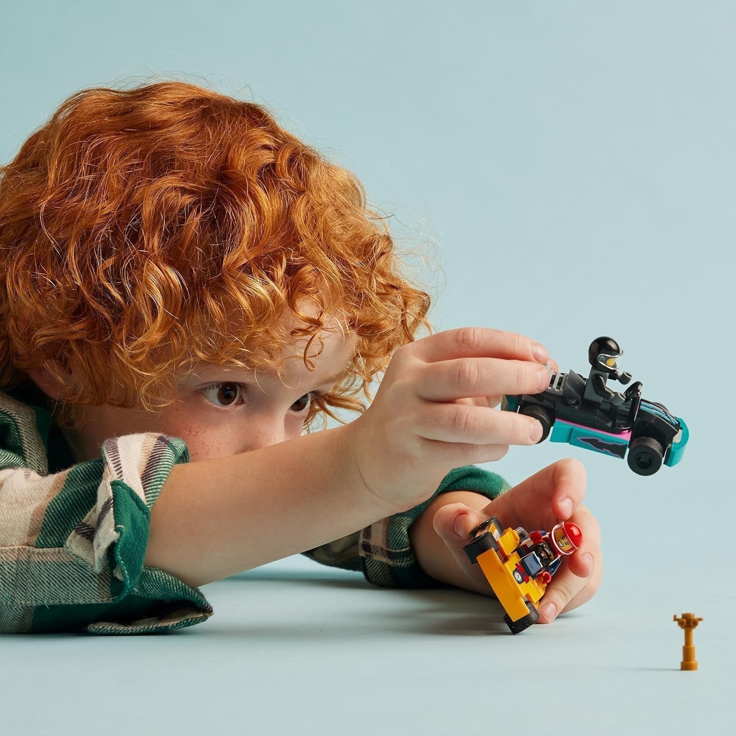 Go-Kart LEGO City con piloti, set di 2 minifigure di piloti e auto da corsa, macchinine giocattolo per ragazzi e ragazze di 5 anni, regalo divertente per bambini 60400 Set da costruzione Besuche den LEGO-Store