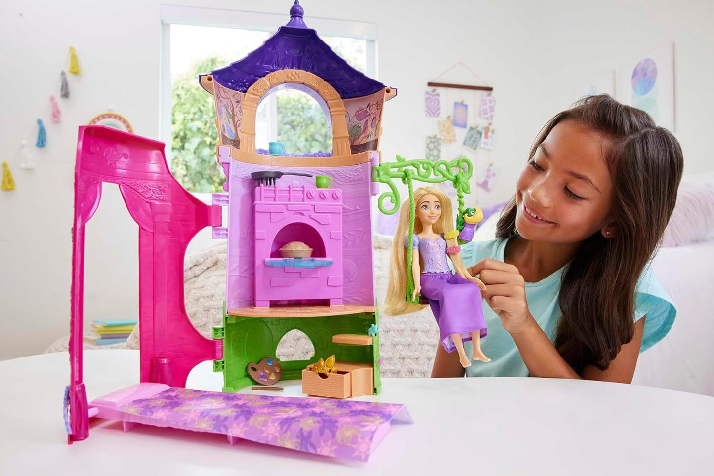 Disney Princess HMV99 - Rapunzel bambola mobile e torre giochi con divertimento a tutto tondo, 6 aree gioco e 15 accessori, ispirata al film Disney, giocattoli per bambole di 3 anni Naty Shop Dolls