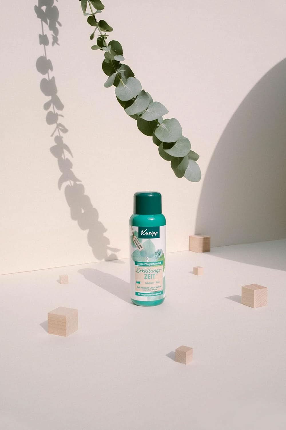 Kneipp Aroma Bagno Schiuma Stagione Fredda, additivo da bagno con oli essenziali naturali di eucalipto e menta, 400 ml Doccia e bagno Naty Shop