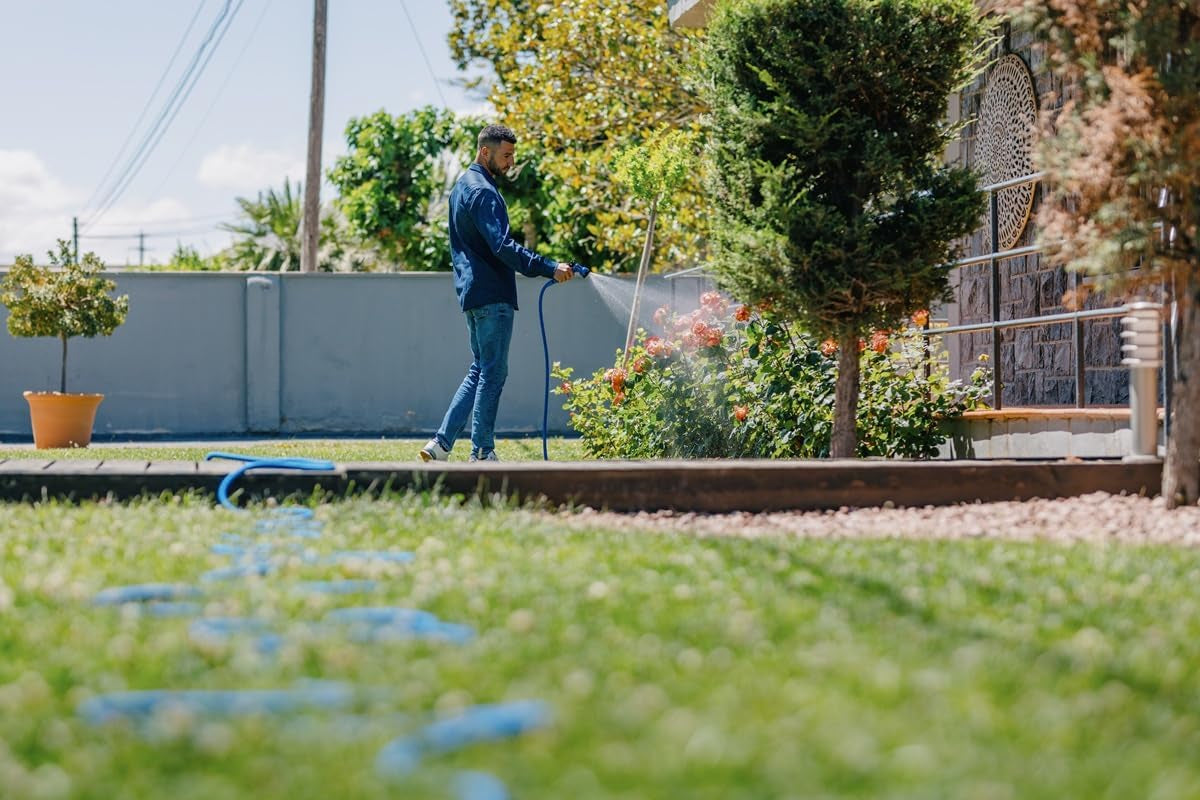 Goodyear - Tubo da giardino da 30 m flessibile, antitorsione e leggero in lattice e tessuto ad alta densità a 3 strati, attacchi rapidi da ½" e ¾" + pistola a spruzzo 7 funzioni