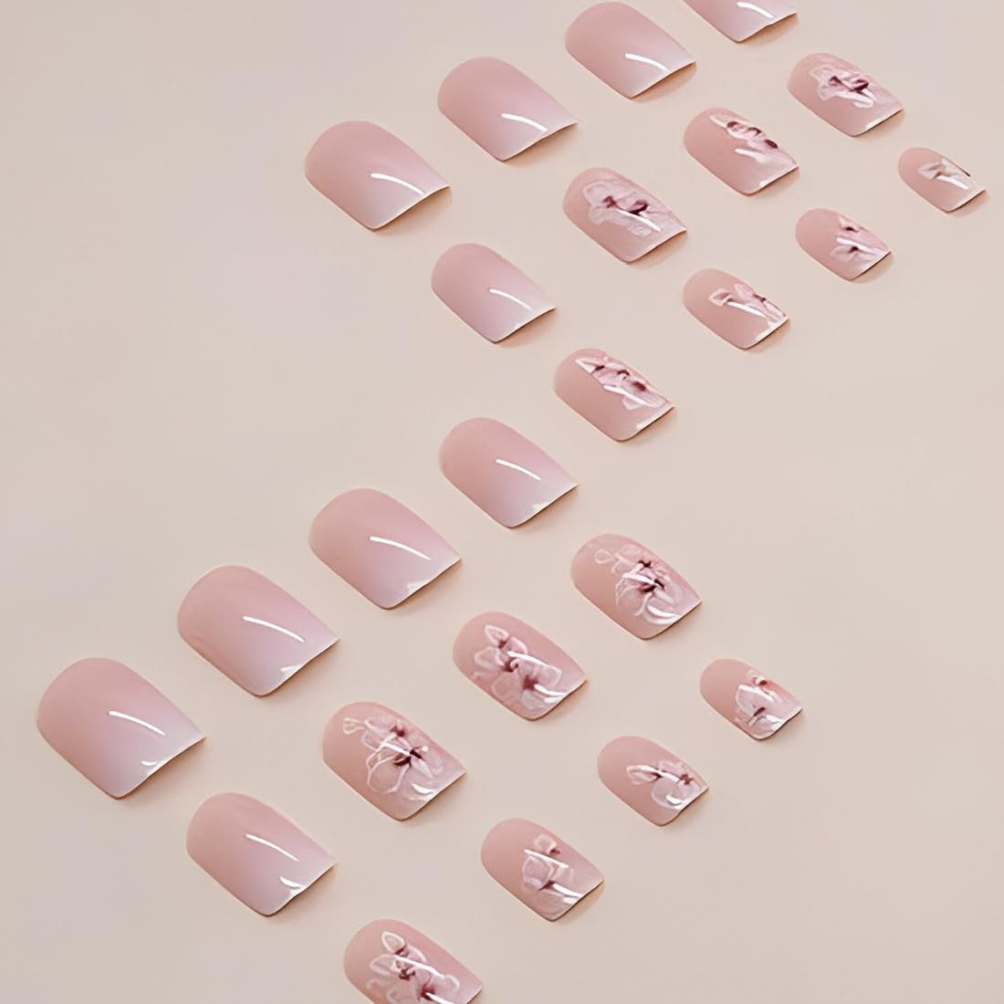 24 pezzi Quadrati bianchi Colla su unghie corte Motivo floreale sfumato rosa Stampa sulle unghie Unghie artificiali Arte delle unghie finte Unghie quadrate francesi Unghie artificiali per le donne