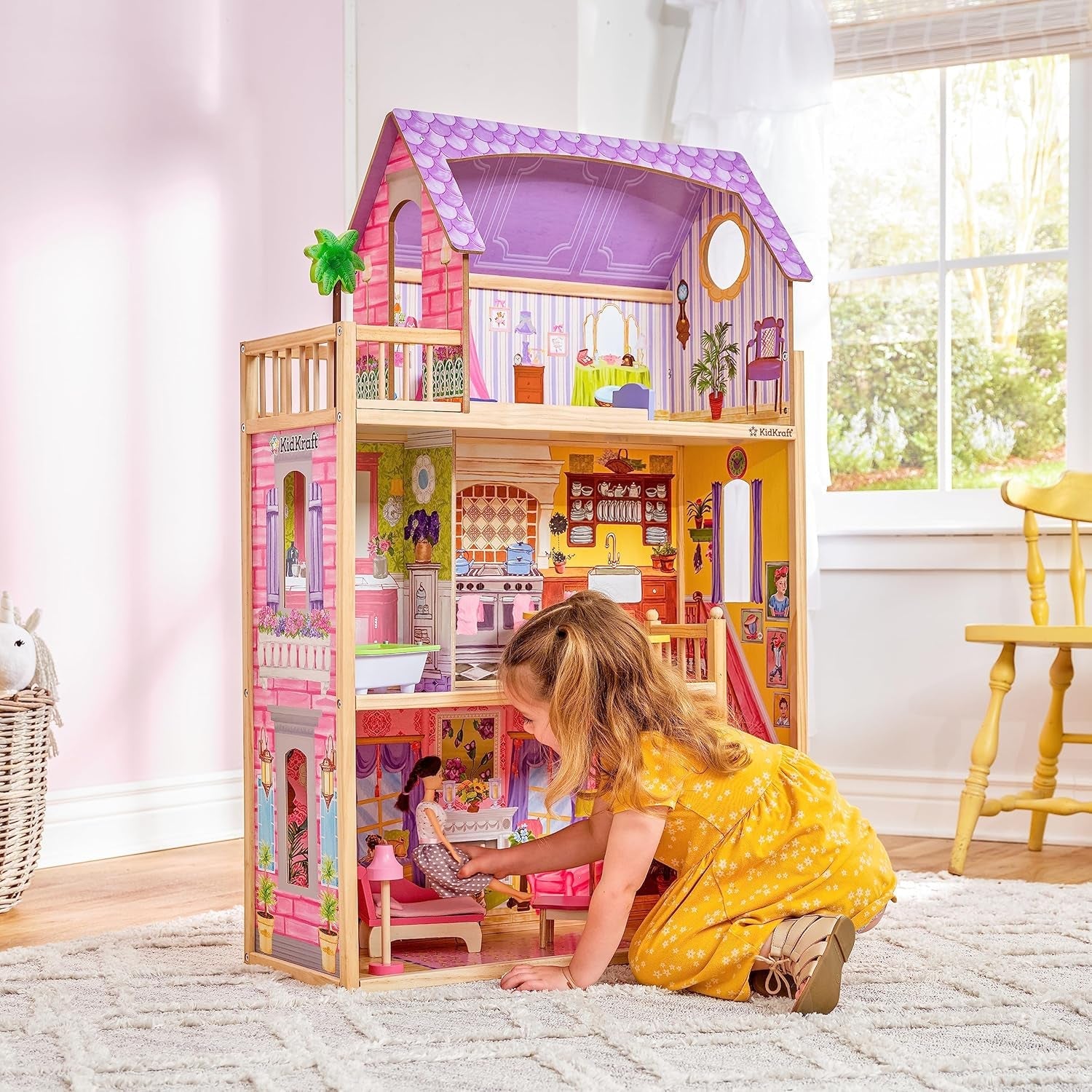 KidKraft Kayla Casa delle bambole in legno con mobili e accessori, set da gioco a 3 livelli per bambola da 30 cm, giocattolo per bambini dai 3 anni in su, 65092 - Esclusivamente su Amazon