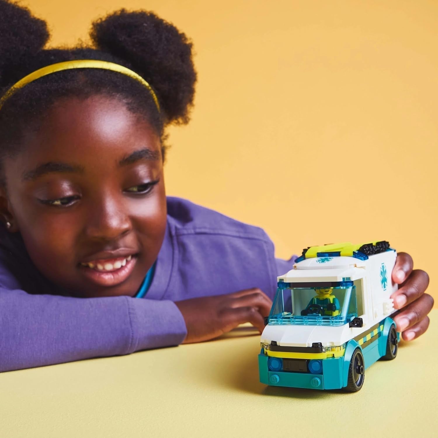 Ambulanza LEGO City - giocattolo con 2 minifigure (skateboarder e autista) - giocattolo educativo per ragazzi e ragazze dai 5 anni - idee regalo per compleanno e vacanze 60451 Set da costruzione Besuche den LEGO-Store