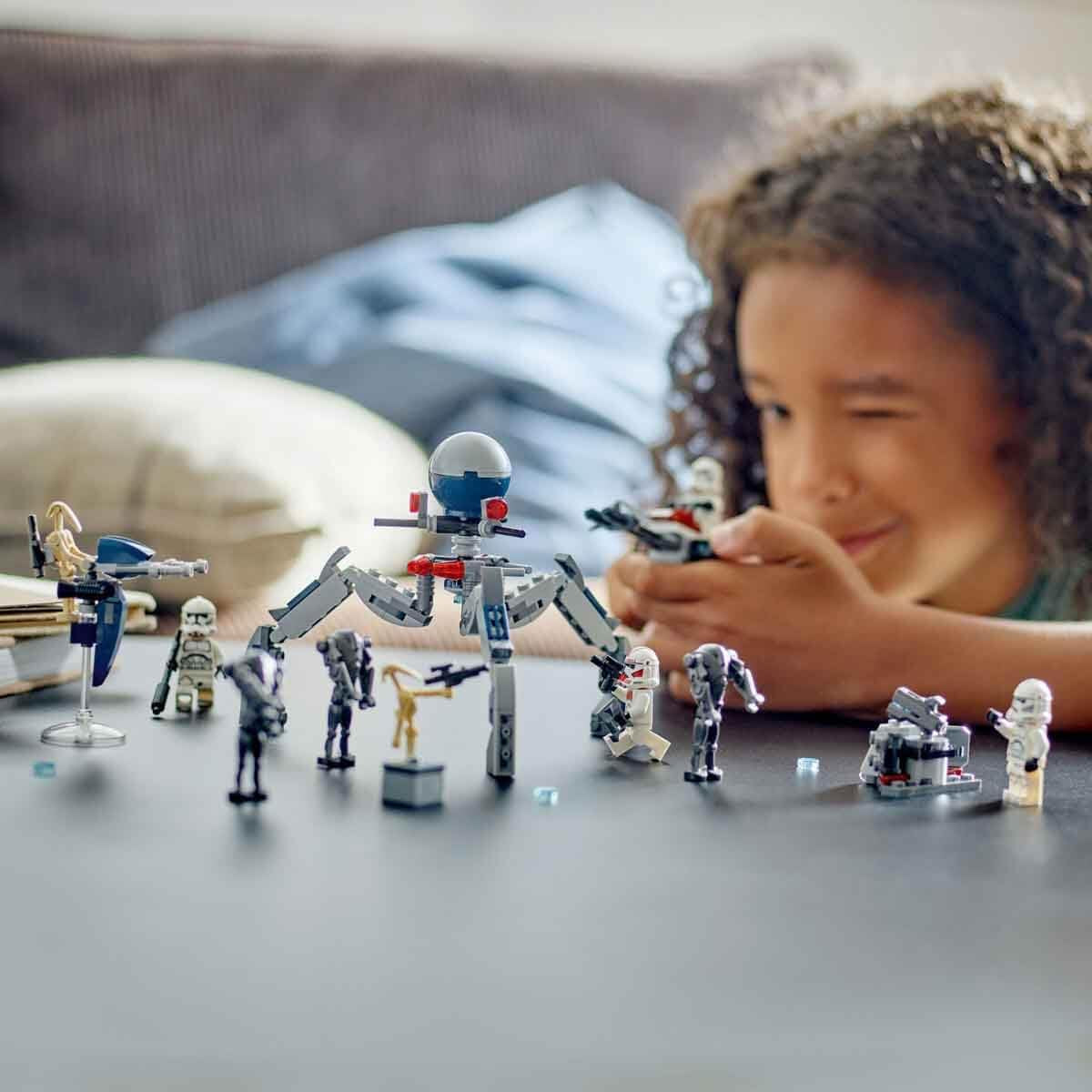 LEGO Star Wars 75372 Battle Pack Clone Trooper e Droide da battaglia, incl. 4 minifigure, 5 droidi e motocicletta speeder con shooter - Giocattolo di costruzione per ragazzi e ragazze dai 7 anni in su Set di costruzione Besuche den LEGO-Store