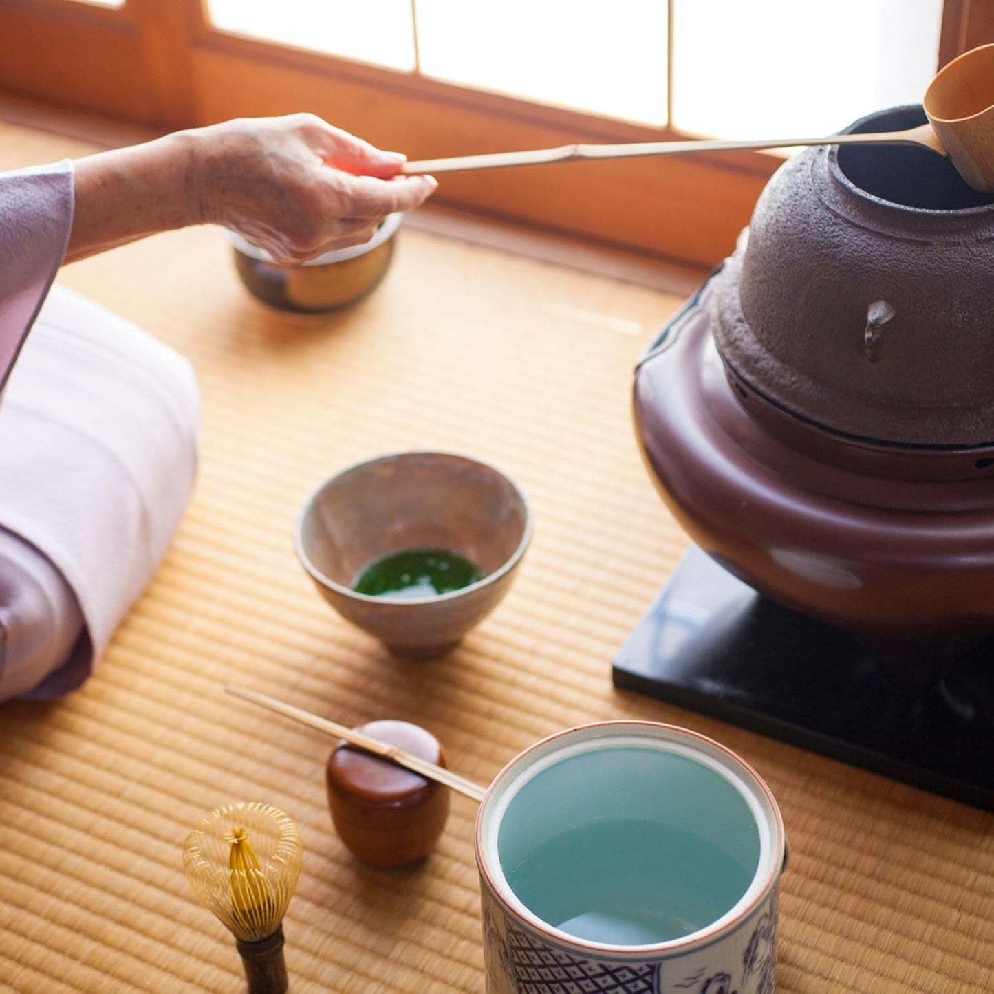 Tè Matcha Sakura 50g - Grado cerimoniale dal Giappone - Tè verde premium con polvere di fiori di Sakura - Primo raccolto, macinato a pietra, vegano, senza additivi