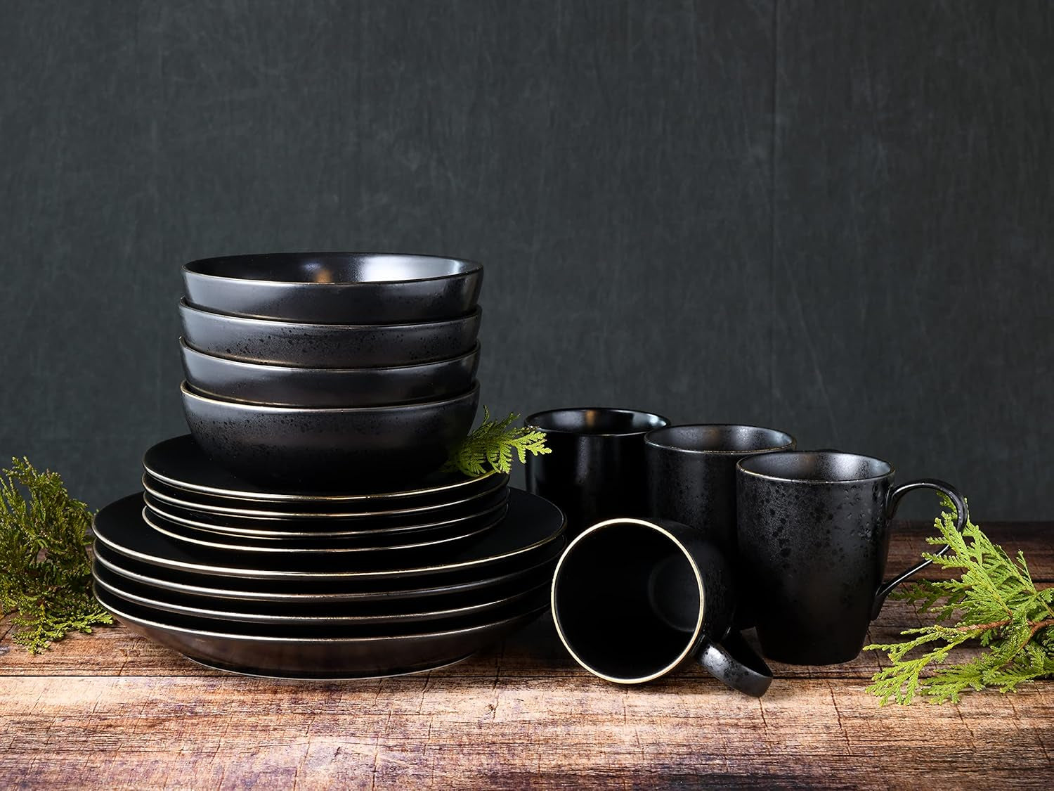 CreaTable, 22699, serie Industrial Gold BLACK, set di stoviglie da 16 pezzi per 4 persone, servizio combinato in porcellana, lavabile in lavastoviglie e adatto al microonde, produzione di qualità