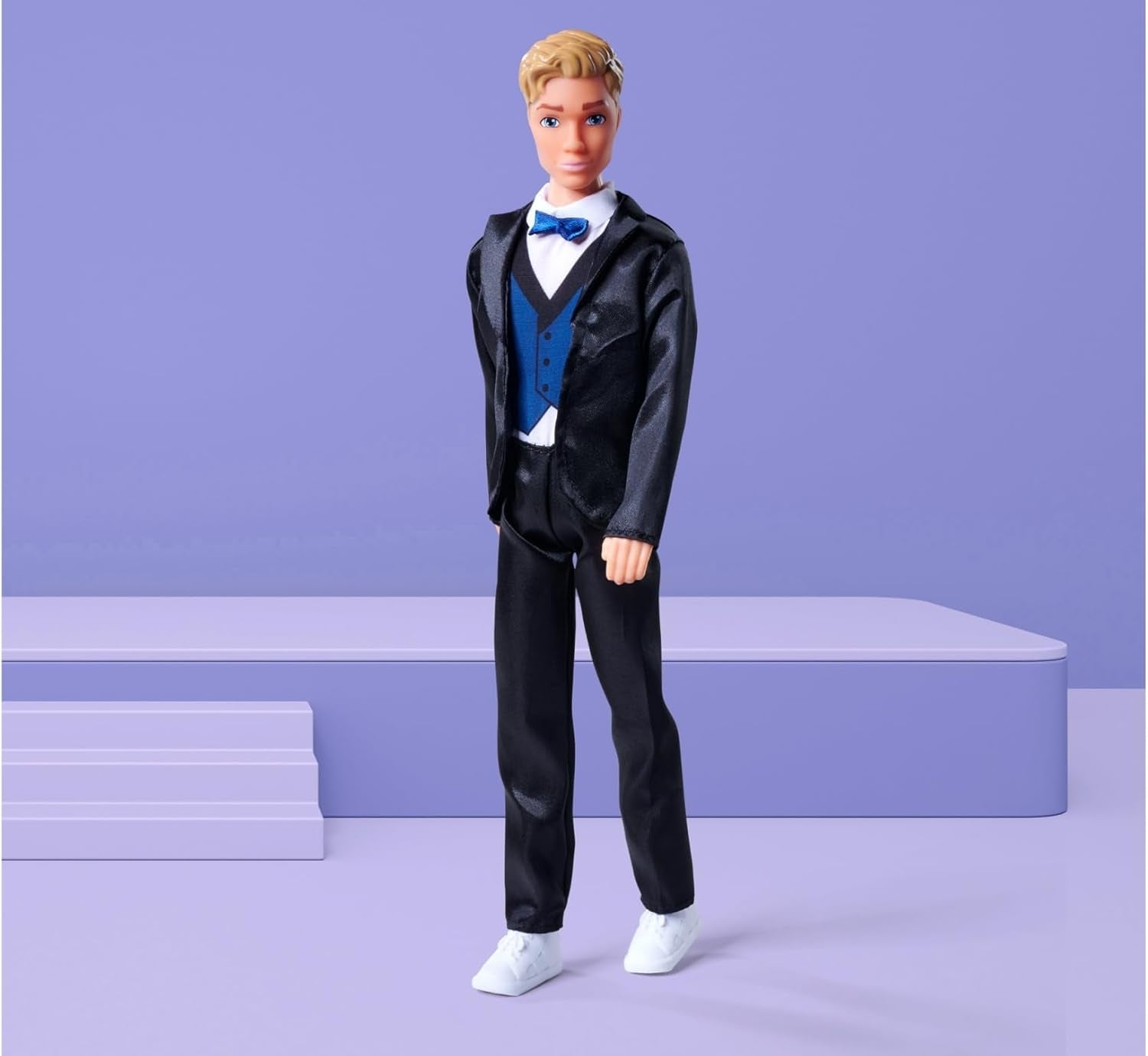 Simba 105733629 - Steffi Love Kevin Affascinante bambola da 30 cm che indossa un abito elegante con papillon e gilet, dai 3 anni in su