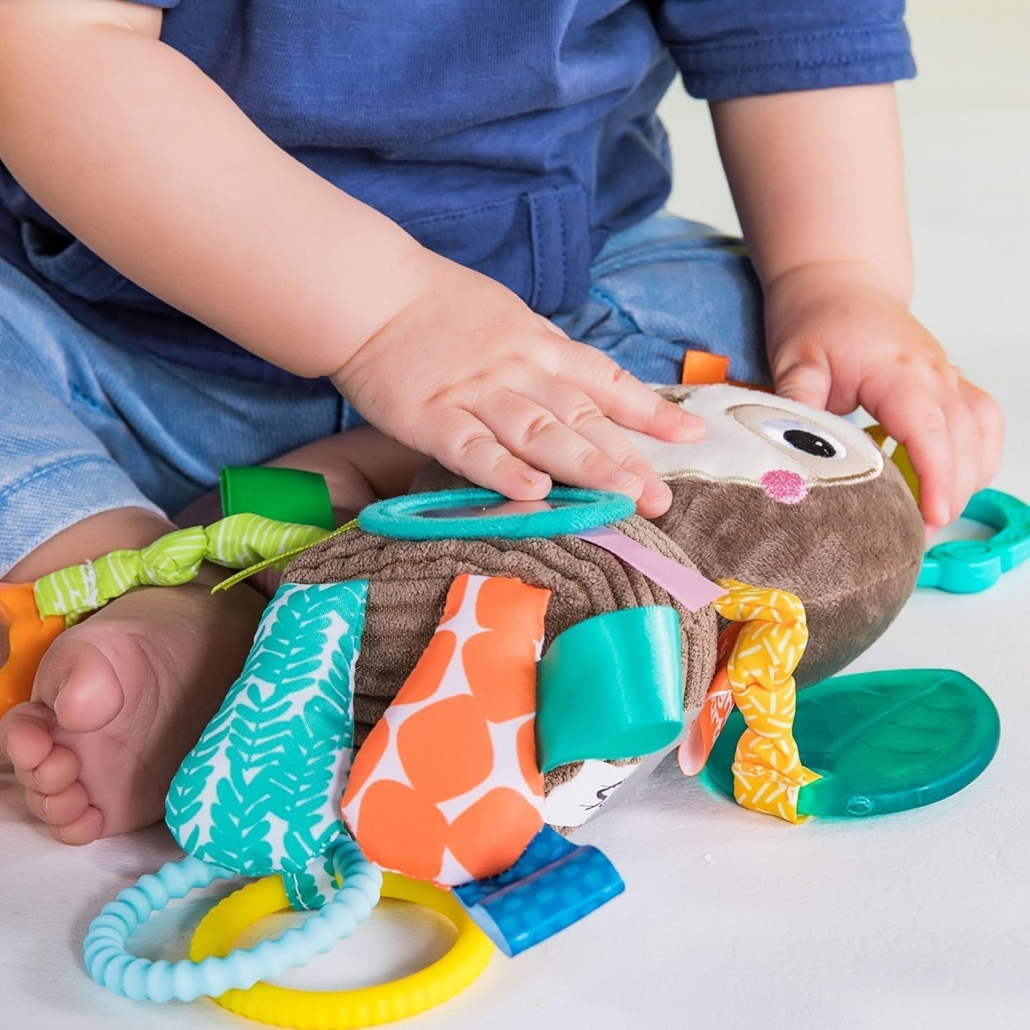 Bright Starts Passeggino Giocattolo Bradipo - con sonaglio, specchietto e anelli di etichetta Giocattoli per bambini Naty Shop