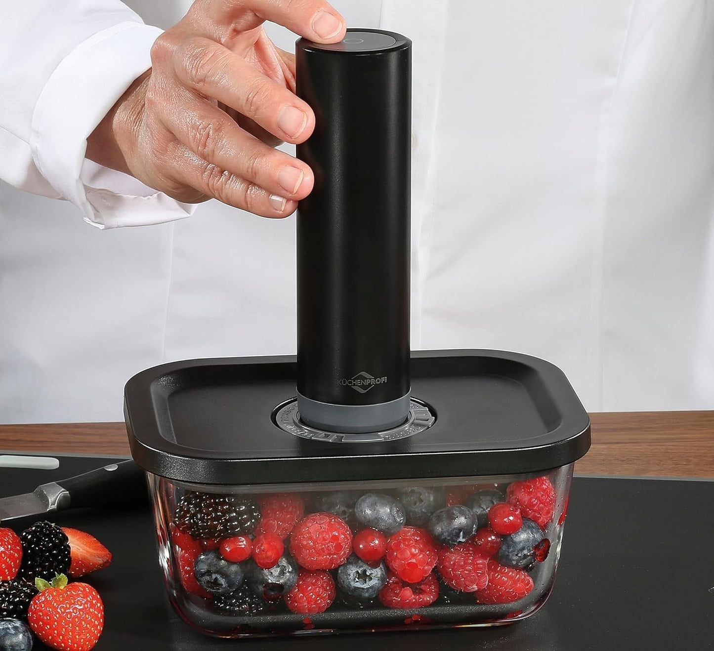 Set sottovuoto Küchenprofi EASYFRESH | Set di 7 pezzi | 1x pompa per vuoto elettrica, 1x vaso per sottovuoto S, M e L, 3x sacchetti per sottovuoto 22x21 cm | vetro borosilicato, plastica di alta qualità | preparazione e conservazione Scatole per la conservazione degli alimenti Naty Shop