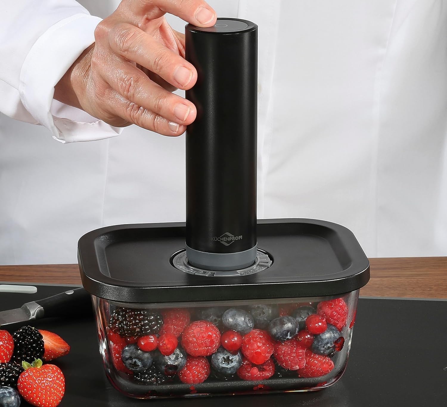 Set sottovuoto Küchenprofi EASYFRESH | Set di 7 pezzi | 1x pompa per vuoto elettrica, 1x vaso per sottovuoto S, M e L, 3x sacchetti per sottovuoto 22x21 cm | vetro borosilicato, plastica di alta qualità | preparazione e conservazione Scatole per la conservazione degli alimenti Naty Shop