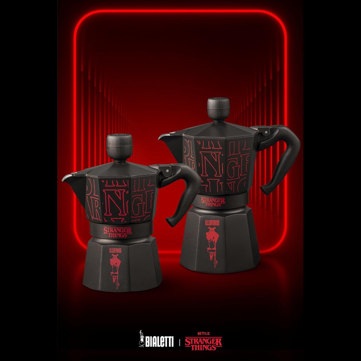 Bialetti Moka Express Stranger Things Caffettiera da 6 tazze, Tasto Musica con Funzione di Ricarica USB-C, Non Adatta ai Piani di Cottura a Induzione, 6 Tazze (270ml), Nero