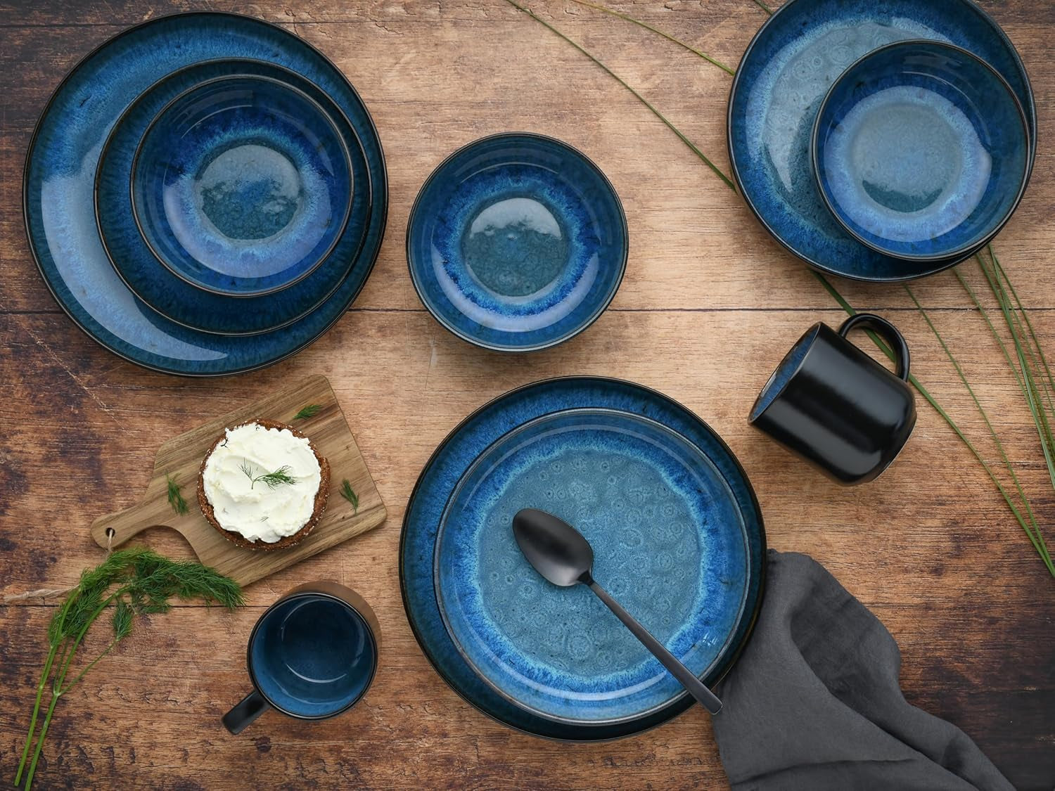CreaTable, 20149, serie Nordic Fjord Blue, set di stoviglie da 16 pezzi per 4 persone, servizio combinato in porcellana, lavabile in lavastoviglie e adatto al microonde, produzione di qualità