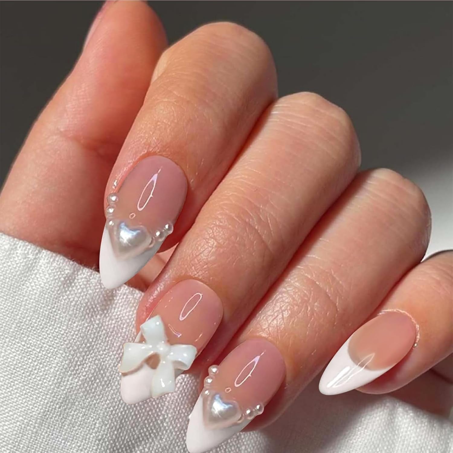 24 pezzi di mandorla bianca stampa su unghie francesi con fiocchi perle unghie finte colla su punte per unghie finte unghie glitterate