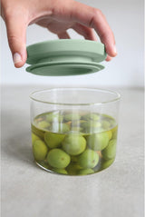 Brabantia - Contenitore in Vetro Impilabile con Coperchio - Set da 3 - Conservazione degli Alimenti - Mantiene il Cibo Fresco più a lungo - Guarnizione in Silicone - Lavabile in Lavastoviglie - Grigio Scuro/Grigio Chiaro/Verde Giada - Contenitori per Alimenti da 0,3 L/0,6 L/1,1 L Naty Shop
