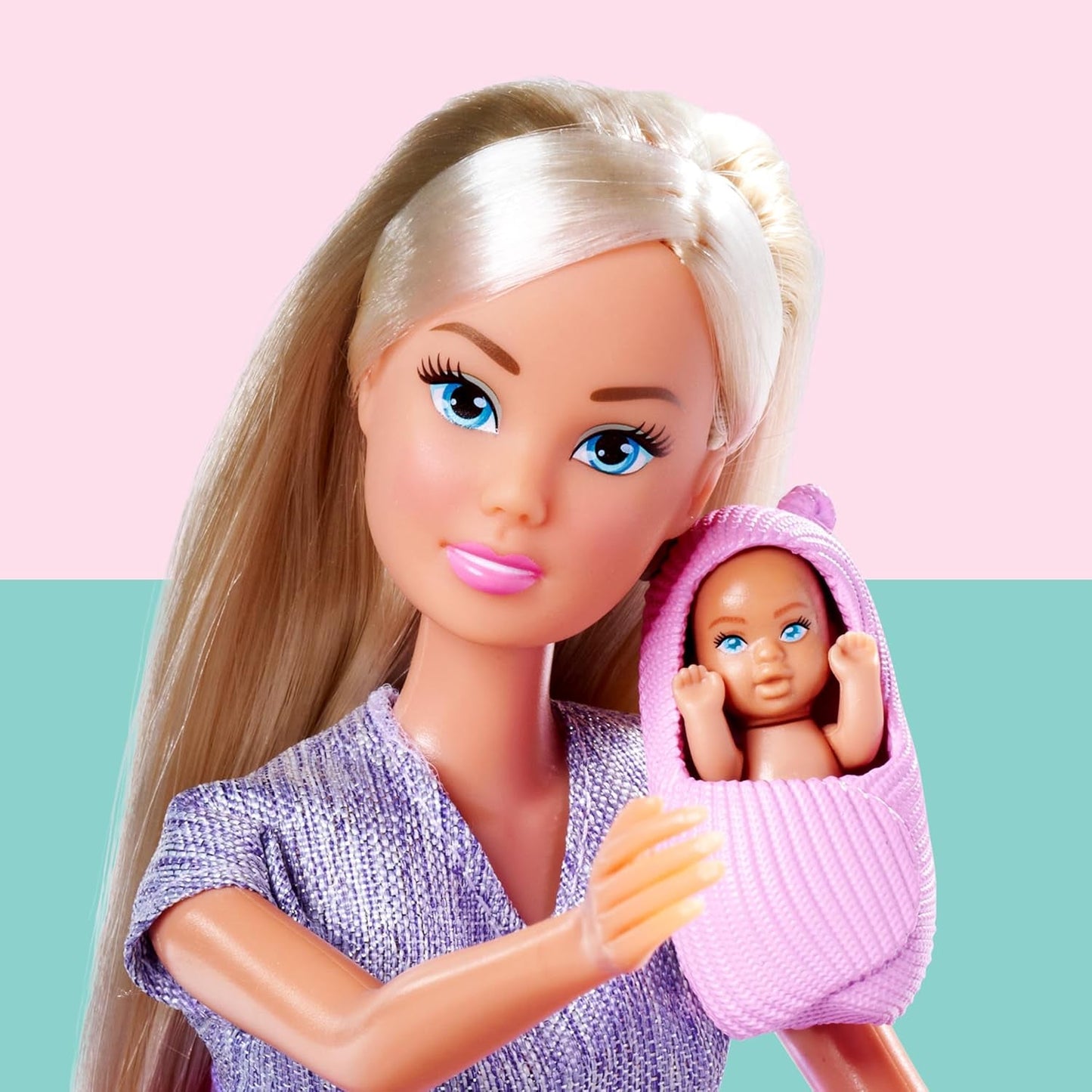 Simba Steffi Love Welcome Baby 29 cm Steffi incinta Confezione da 12 accessori per giochi di ruolo Bambola alla moda con bambola da 4 cm per bambini dai 3 anni in su