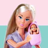 Simba Steffi Love Welcome Baby 29 cm Steffi incinta Confezione da 12 accessori per giochi di ruolo Bambola alla moda con bambola da 4 cm per bambini dai 3 anni in su