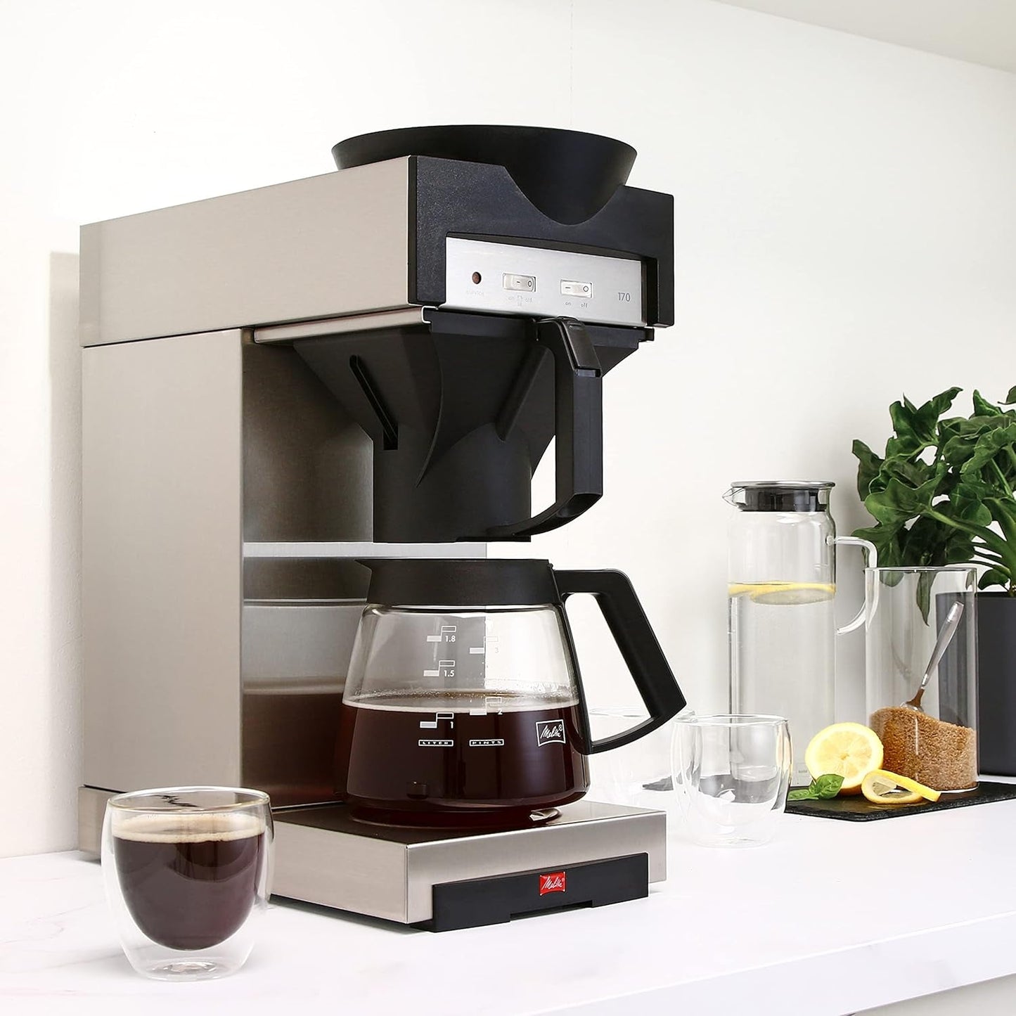 Macchina per caffè espresso professionale con filtro 170 M, con spazio per caraffa in vetro