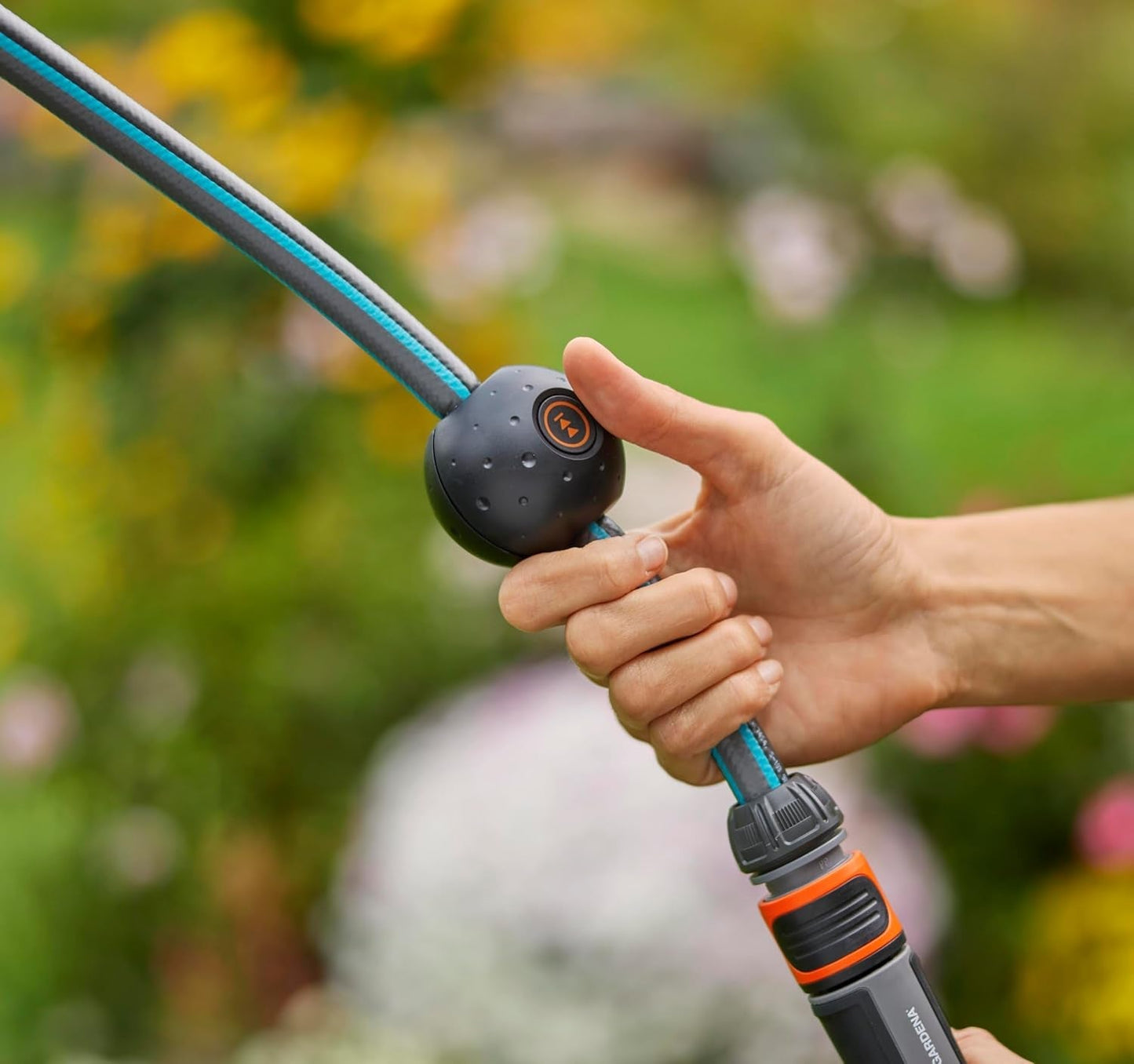 Gardena PowerRoll XXL Solo - Scatola portagomma a parete senza fili: avvolgitubo automatico con tubo da giardino da 40 m, guida tubo e RollControl, alimentato a batteria, resistente ai raggi UV e al gelo (18647-55)