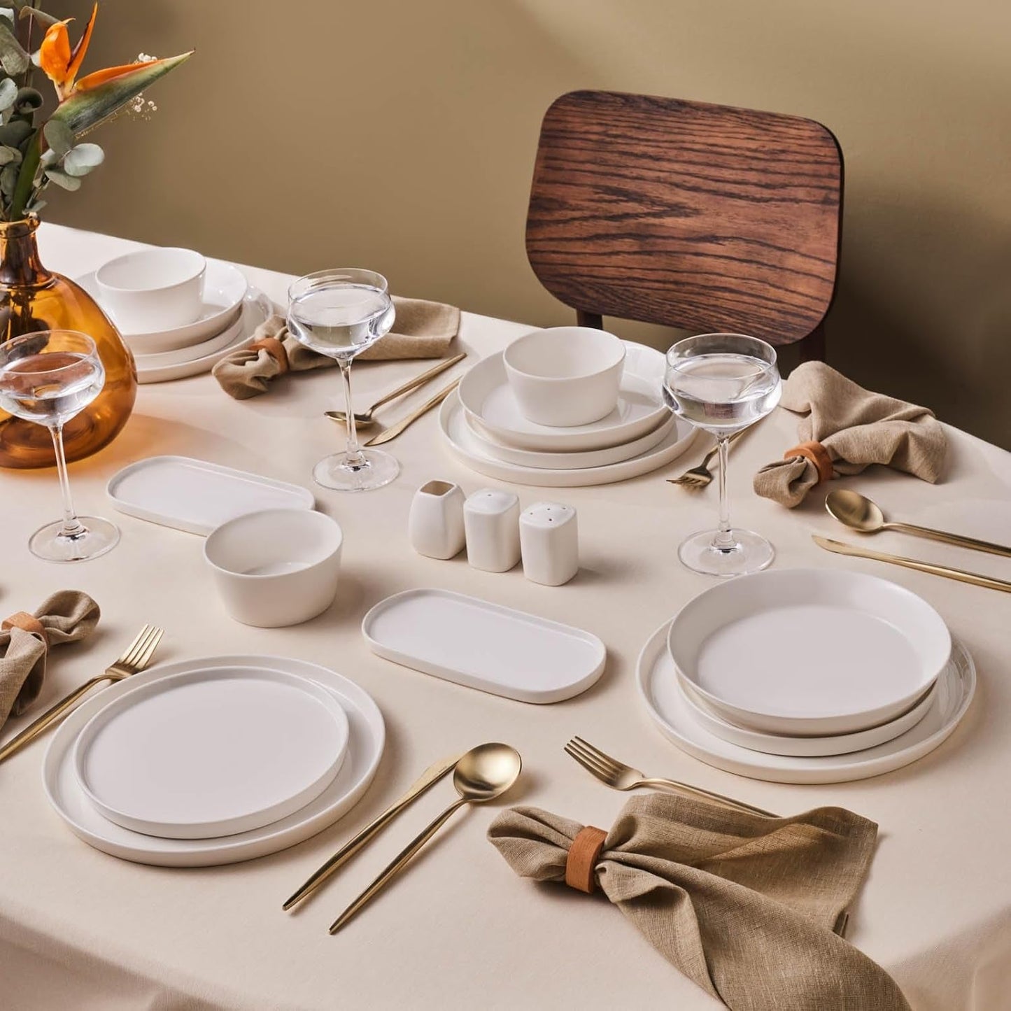 Karaca Stream Bone Bomo Set di stoviglie per 12 persone Elegante set di piatti quadrati Eleganti stoviglie in porcellana bianca