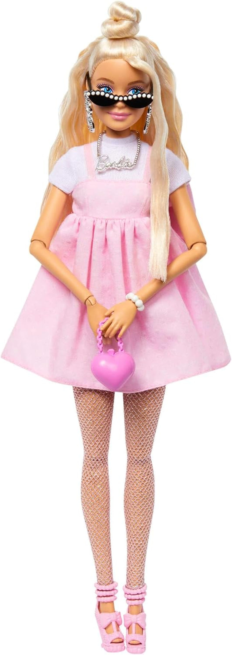 Barbie Doll Deluxe Stile n. 3 con outfit Barbiecore, capelli biondi raccolti in uno chignon alto, vestito rosa pastello con fiocco oversize e accessori come collant a rete, HYV27 Naty Shop Dolls Blonde