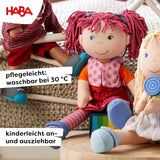 Bambola HABA Lily Lou - Bambola di stoffa morbida da 18 mesi - 30 cm con vestiti e capelli - Compagna di giochi ideale per i bambini piccoli - 1302842001