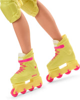 Bambola Barbie Ken da collezione del film con completo da pattinaggio in stile retrò e pattini in linea, JBJ51, [Multicolore]