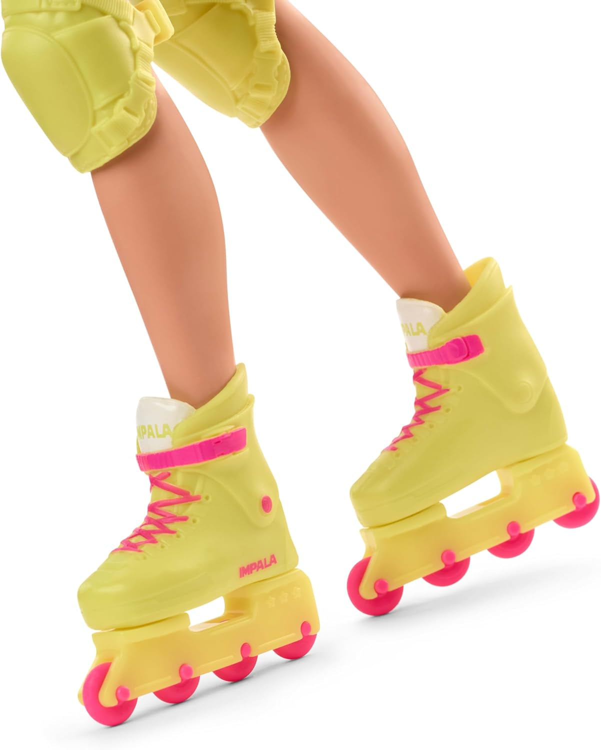 Bambola Barbie Ken da collezione del film con completo da pattinaggio in stile retrò e pattini in linea, JBJ51, [Multicolore]