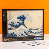 Clementoni 39378 Hokusai - La Grande Onda - Puzzle da 1000 Pezzi, Collezione del Museo, Gioco di Abilità per Tutta la Famiglia, Gioco di Stretching Colorato, Puzzle per Adulti 14+ Puzzle Naty Shop