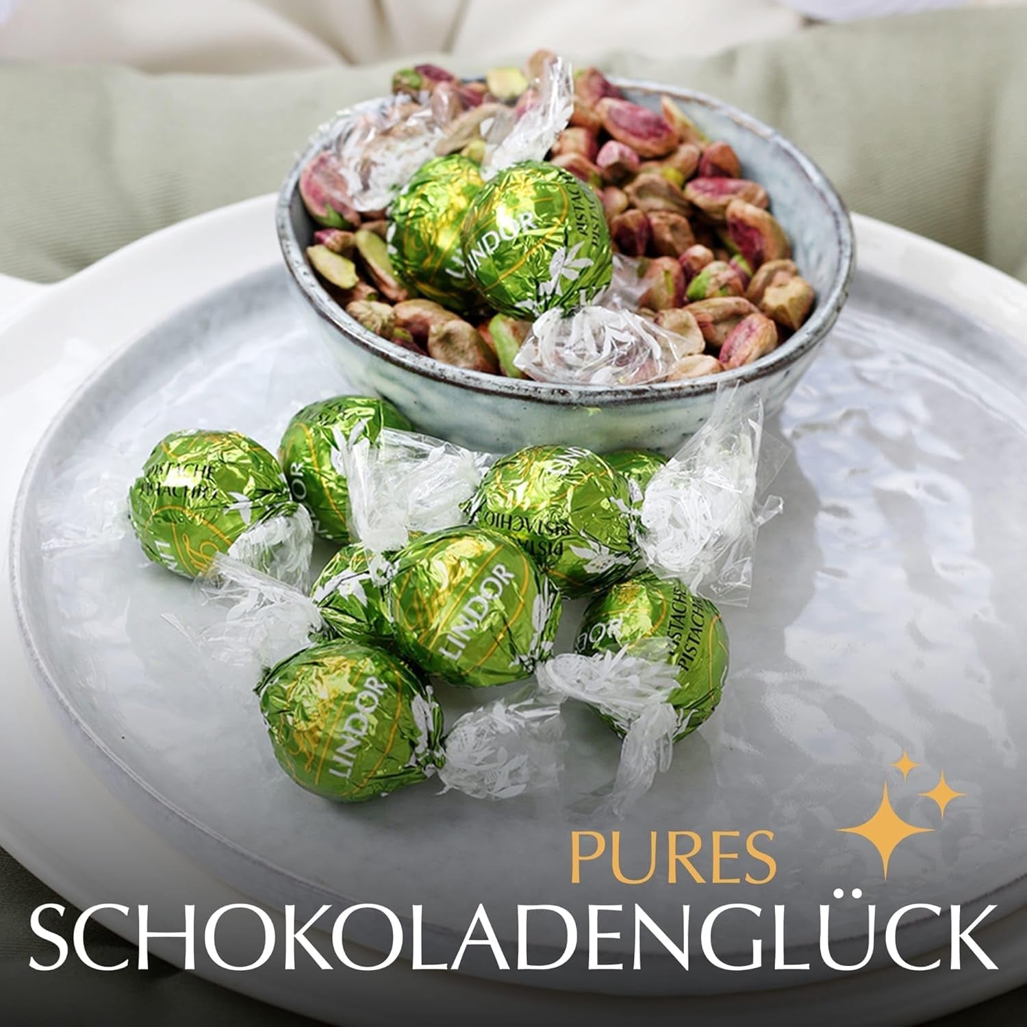 Lindt LINDOR Cioccolato al Pistacchio | Busta richiudibile da 1 kg | ca. 80 palline di cioccolato al latte con ripieno di crema al pistacchio che si scioglie in bocca | Confezione sfusa, regalo pralinato