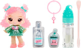 Yummiland Bambola lucidalabbra - Susie Sour Straw - Include kit lucidalabbra fai-da-te, adatto a partire dai 4 anni, Serie 2