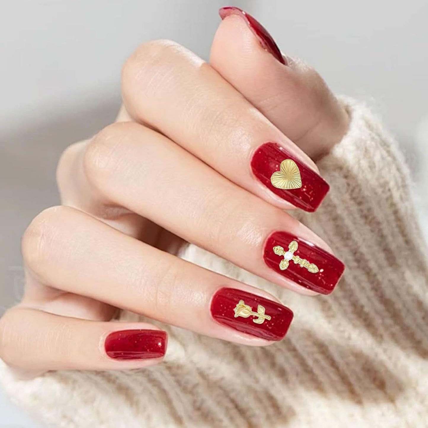 Ciondoli per unghie dorati 80 pezzi Croce rosa cuore Vergine Maria Gemme per unghie Lega di metallo Accessori per unghie per decorazioni di design per manicure Artigianato fai-da-te