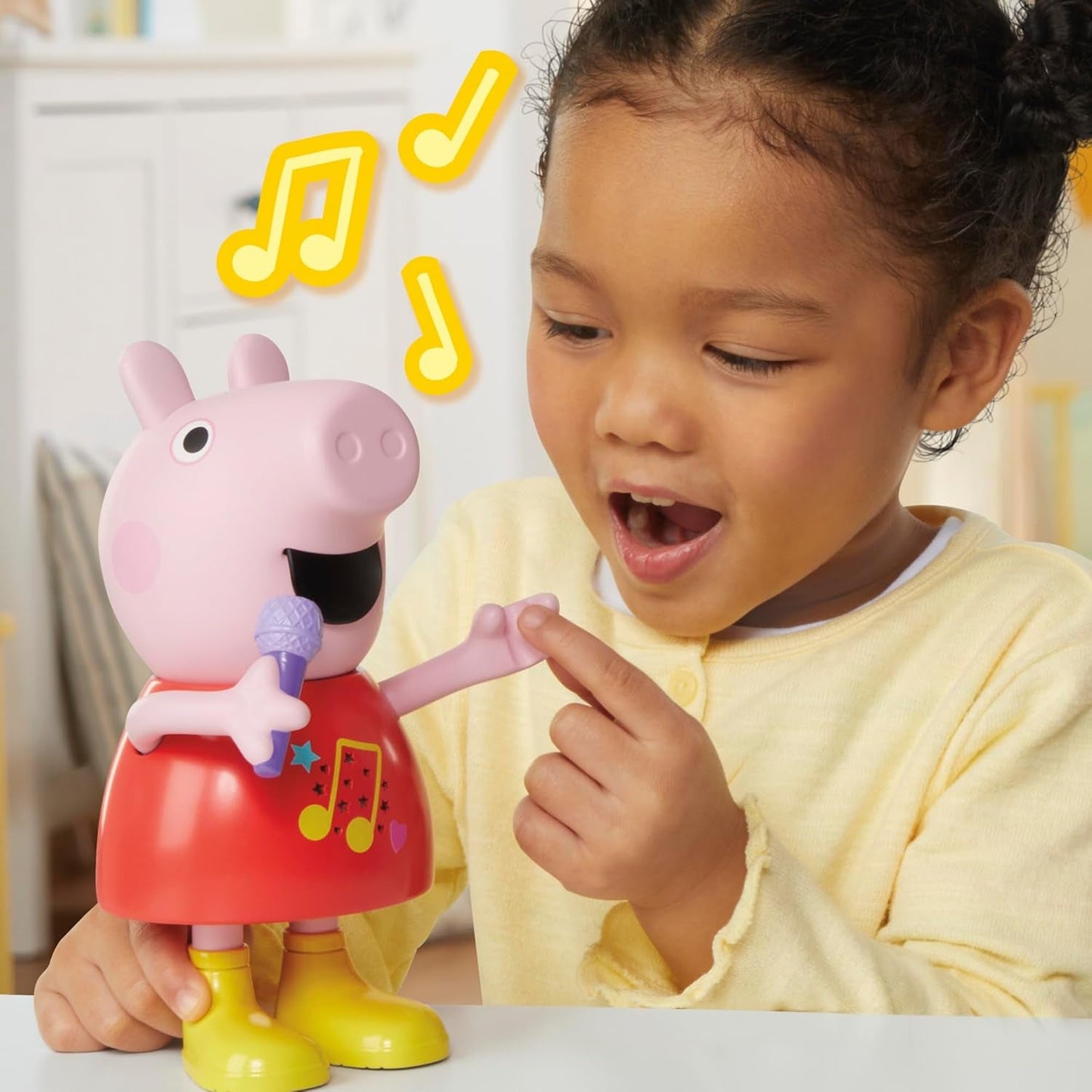 Bambola Peppa Pig, parla e canta, rosa, 20 cm