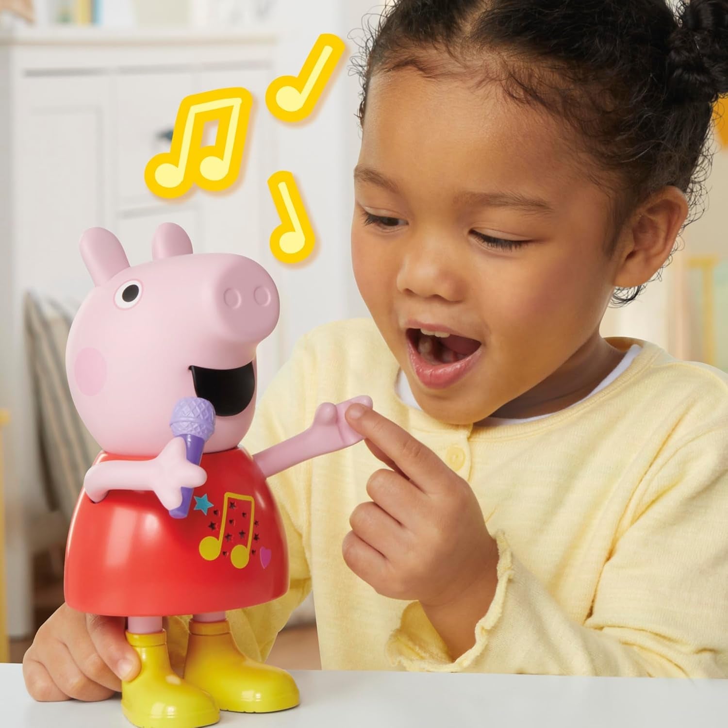 Bambola Peppa Pig, parla e canta, rosa, 20 cm
