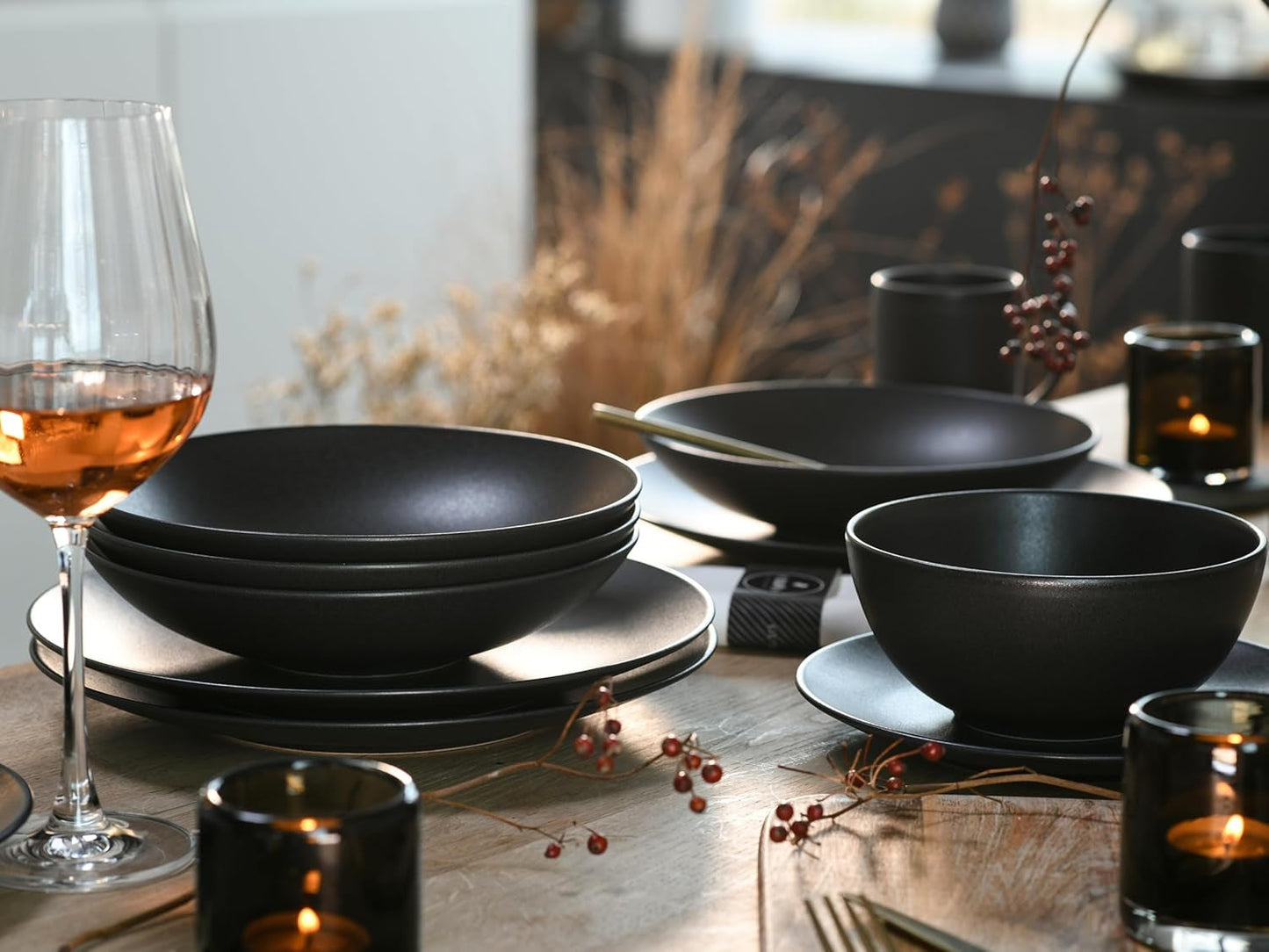 Creatable, 23146, serie SOFT TOUCH BLACK, set di stoviglie da 20 pezzi, servizio combinato in porcellana, lavabile in lavastoviglie e adatto al microonde, prodotto in Portogallo