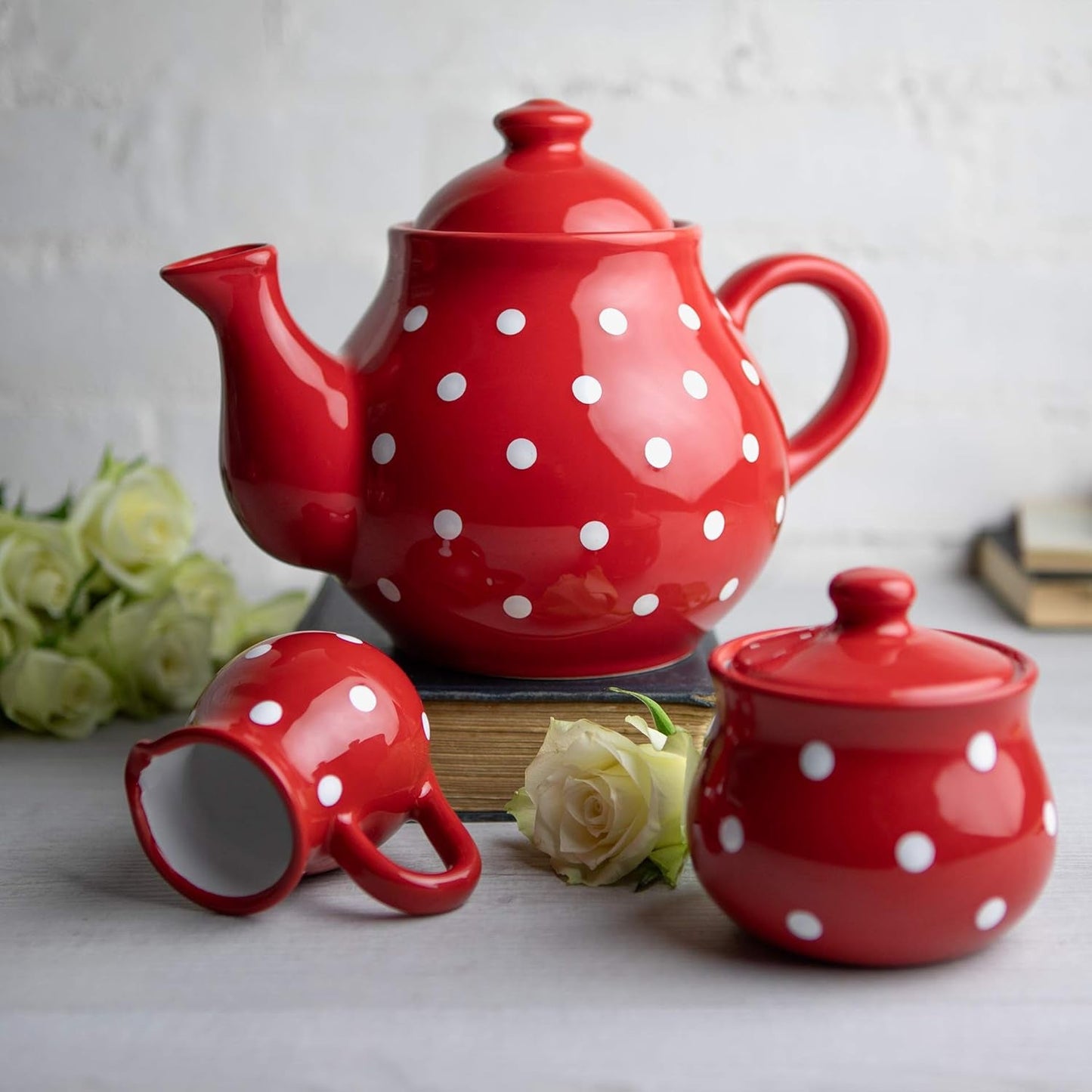 City to Cottage® - Set da tè grande | Rosso e bianco | Punti | Fatto a mano | Teiera in ceramica 1,7 litri, lattiera, zuccheriera