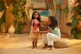 Disney Princess Vaiana, 80 cm große Spielpuppe von Jakks Pacific, bewegliche Puppe, mit Bürste zum Kämmen ihrer welligen Locken, vom Film ispirato Kleid, abnehmbare Halskette mit Anhänger
