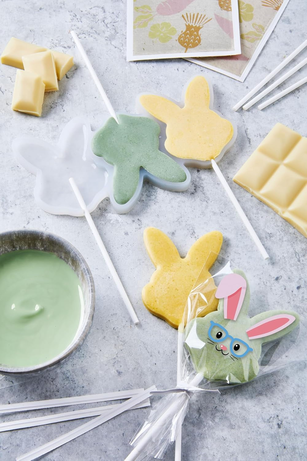 HEITMANN KREATIV - Lecca lecca al cioccolato - Con coloranti in polvere alle erbe - Giallo e Verde - Kit fai da te - Pasqua