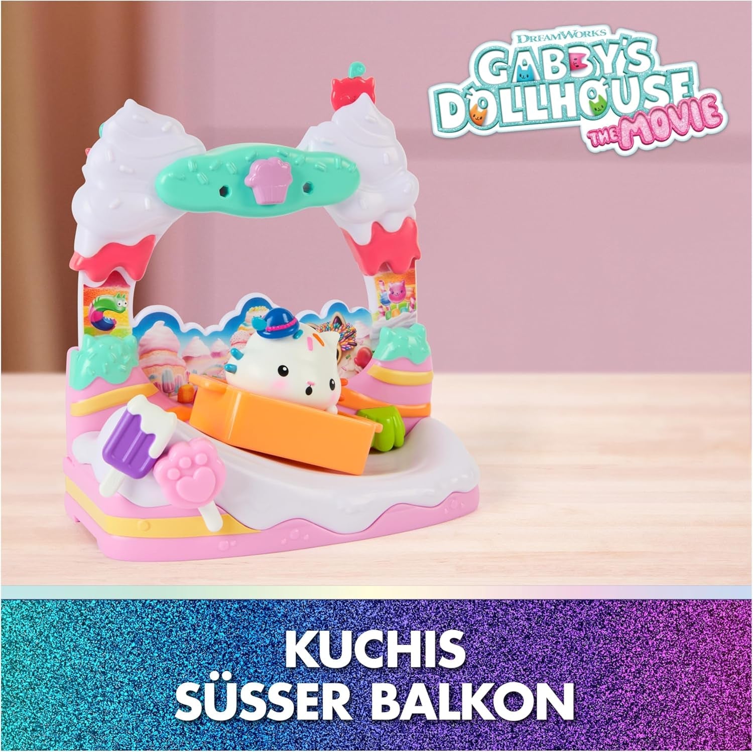 DREAMWORKS GABBY'S DOLLS HOUSE: THE MOVIE - Il dolce set da gioco sul balcone di Kuchi con personaggi della casa delle bambole e accessori per bambini dai 3 anni in su