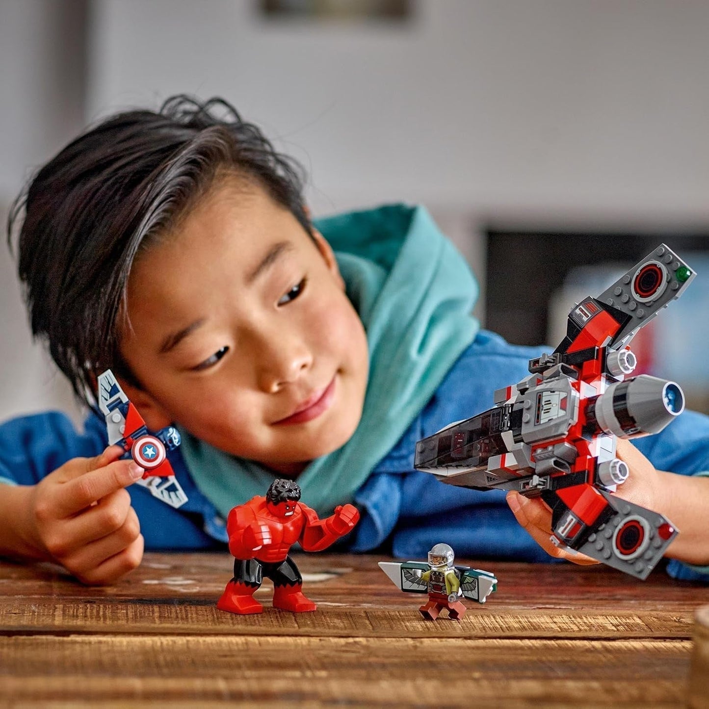 LEGO Marvel Resa dei conti tra Capitan America e Hulk Rosso Regalo per bambini Jet Set costruibile Giocattolo da supereroe per ragazzi e ragazze Giocattolo da costruzione Avventura di 8 anni 76292 Set da costruzione Besuche den LEGO-Store