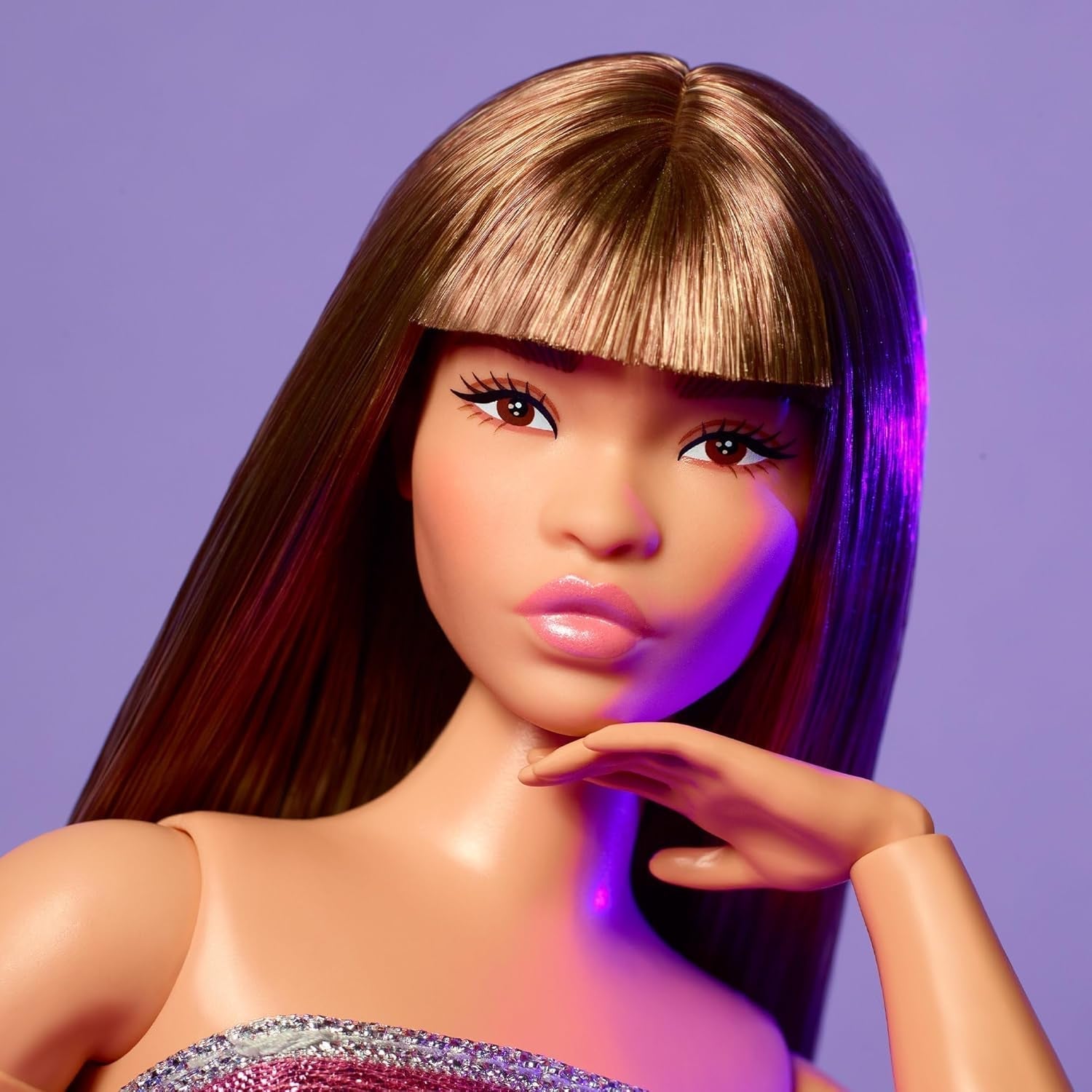 Barbie Looks Doll, figura da collezione n. 24 con capelli castani e moda moderna Y2K, abito scintillante senza spalline con tacchi alti spuntati, bambole HRM16 Naty Shop