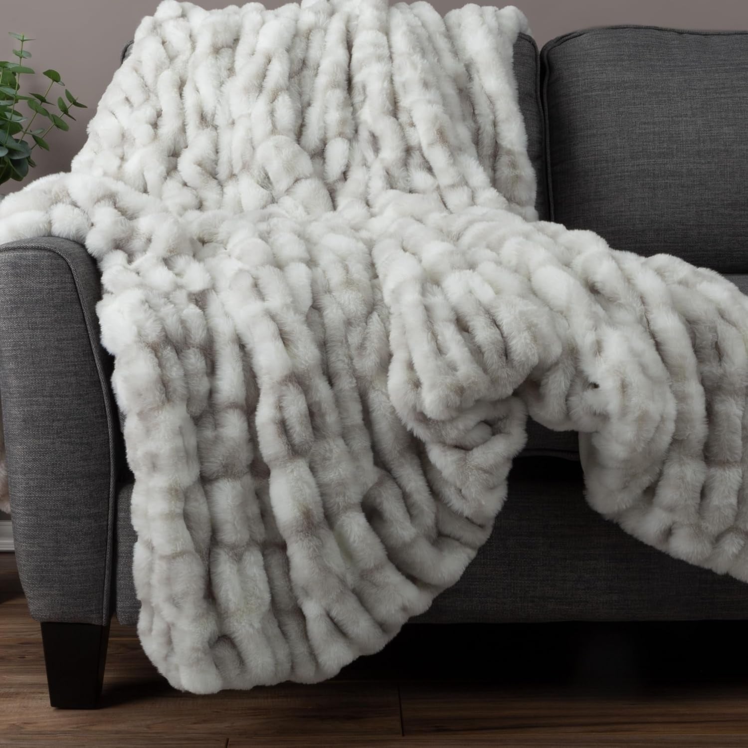 Lavish Home Coperta Gerüschte Oversize in Pelliccia Sintetica, 152,4 X 203,2 Cm, Pelliccia Sintetica Jacquard, Copriletto Queen Size per Letti e Divani, Letti e Coperte Grigie Lavish Home