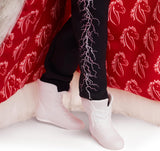 Barbie The Movie, bambola Ken da collezione che indossa un grande cappotto in pelliccia sintetica e un gilet con frange nere con bandana, HRF31